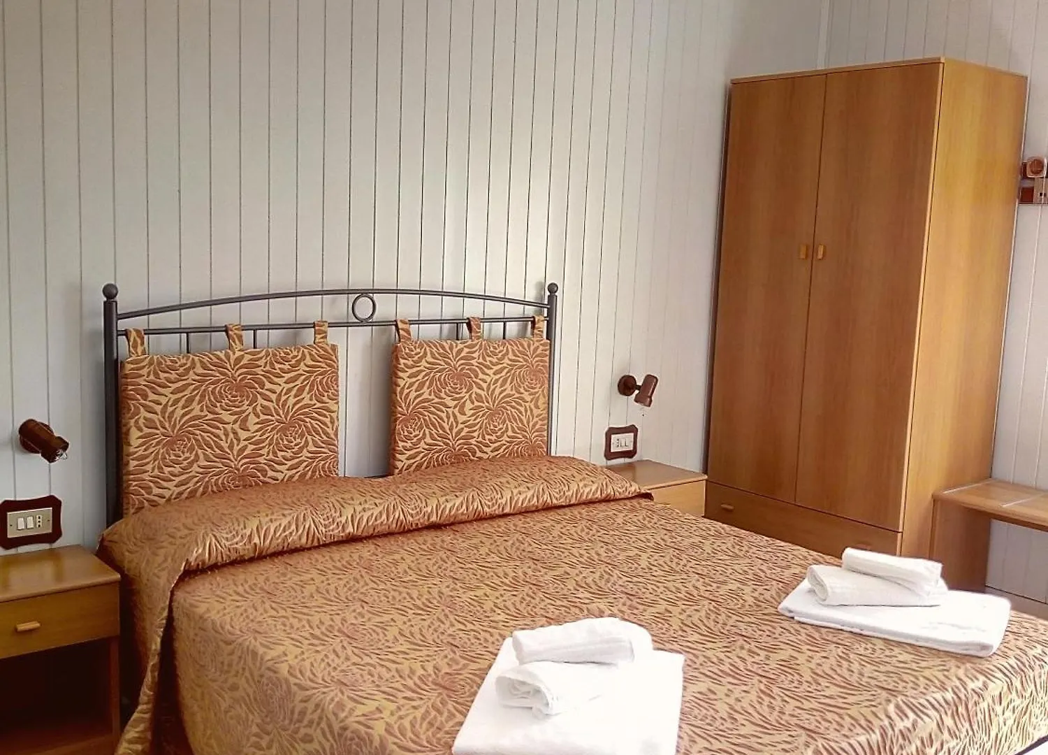Albergo Rosa & Cosetta Casal Borsetti 0*,